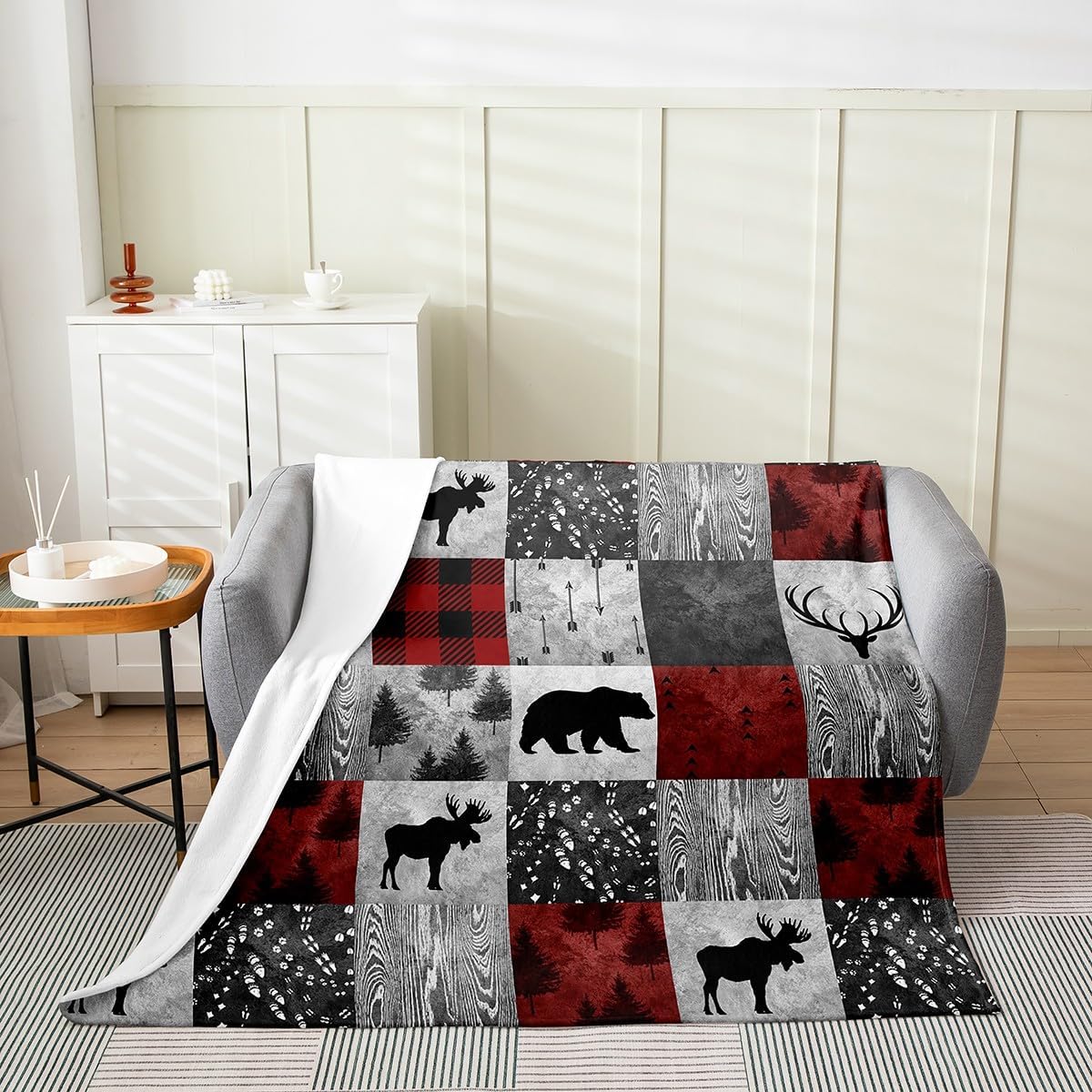 Wildlife-Pattern Fleece Throw - Image 2