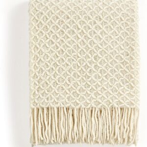 Beige cottage-style knit throw